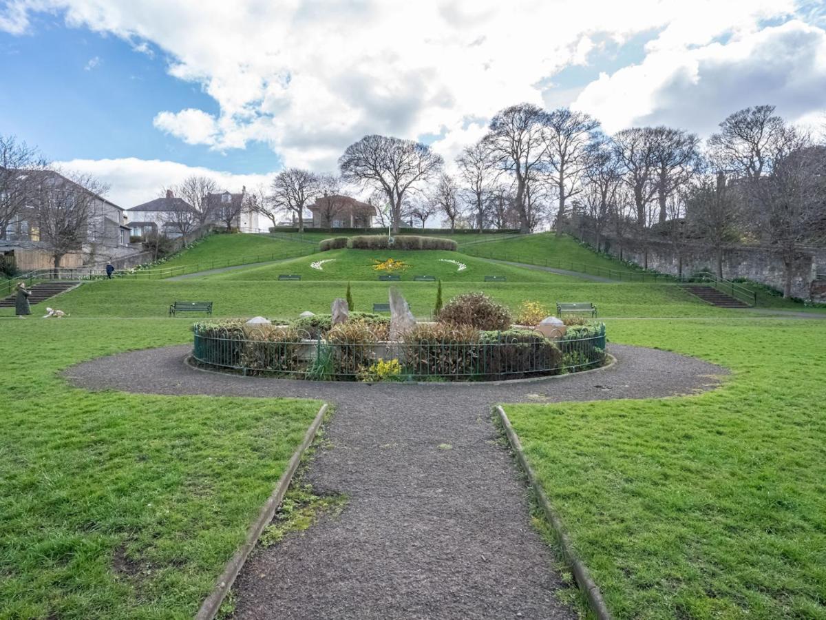 Pass The Keys Stunning Flat With Sea View And Parking Apartment Edinburgh Bagian luar foto